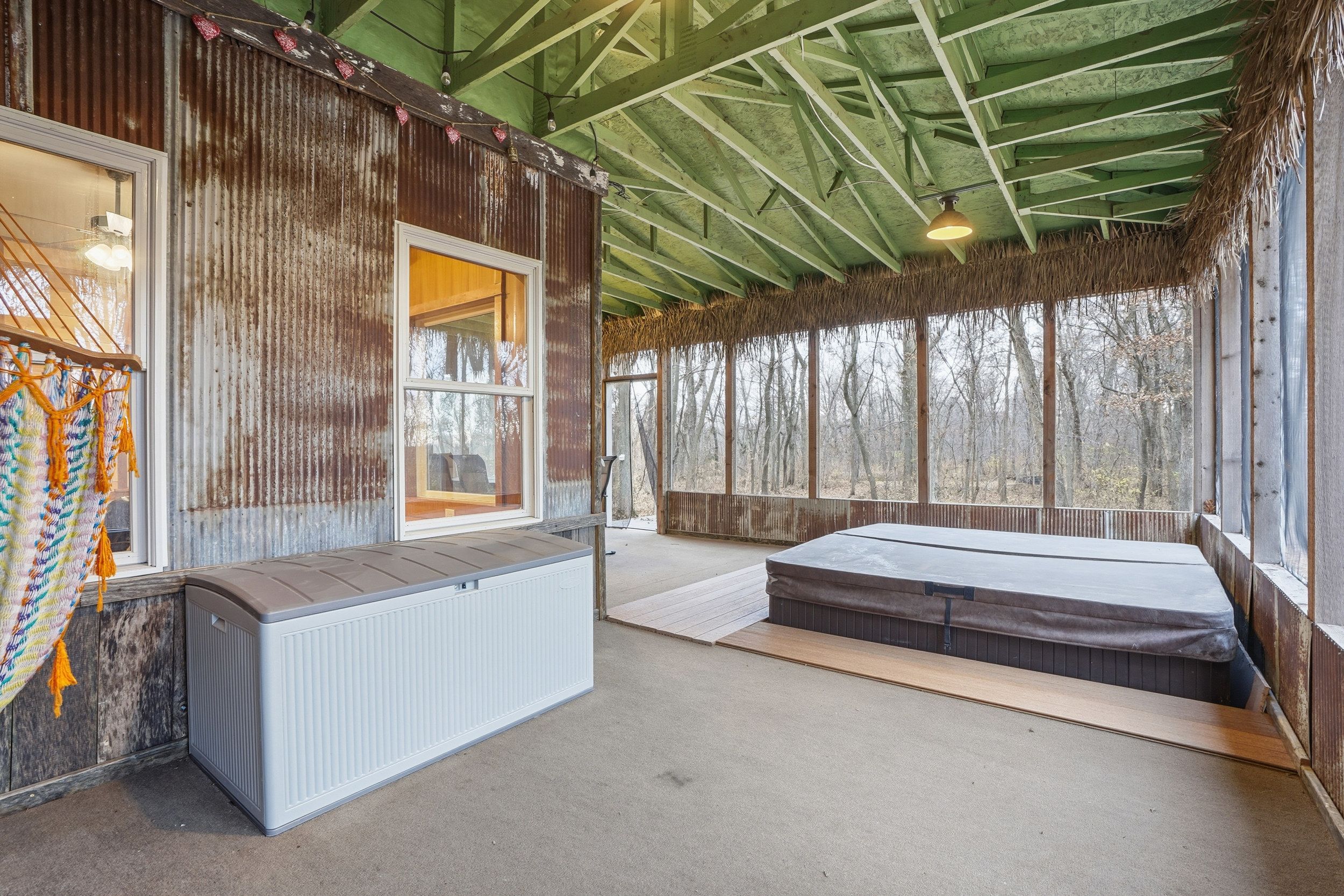 Listing Photo: 3300 Underwood Ave 0057-